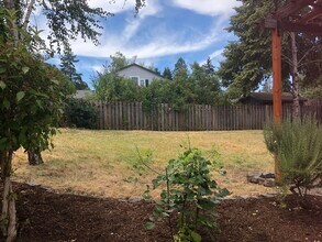 12289 SW 114th Ter in Portland, OR - Foto de edificio - Building Photo