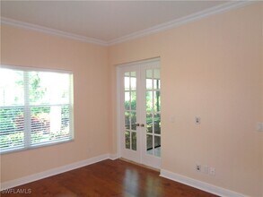 921 Vistana Cir in Naples, FL - Foto de edificio - Building Photo