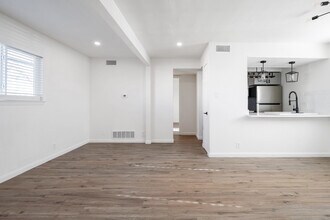 Gardens at Anderson Square in Austin, TX - Building Photo - Interior Photo