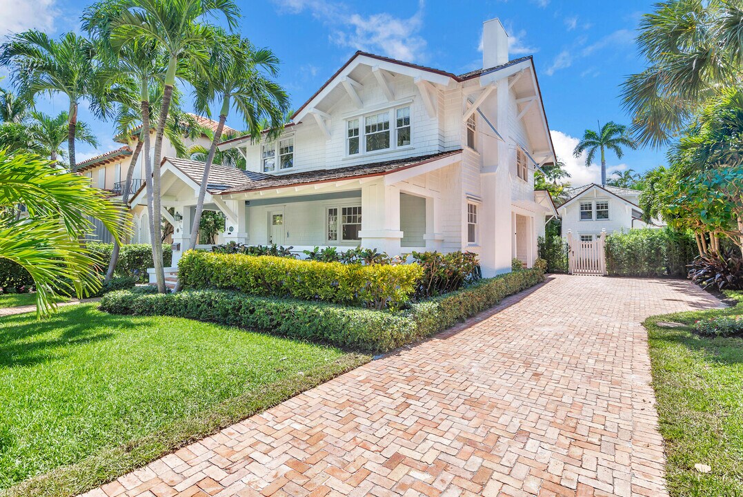 142 Seabreeze Ave in Palm Beach, FL - Building Photo