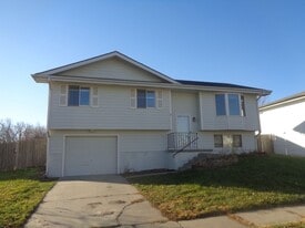 5305 W Madison Ave in Lincoln, NE - Building Photo