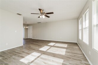 2504 NE 23rd Pl in Cape Coral, FL - Building Photo - Building Photo