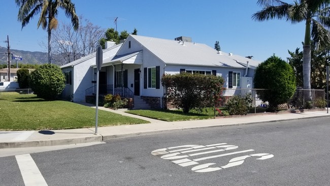 1004 S Bruce Ln in Burbank, CA - Building Photo - Building Photo