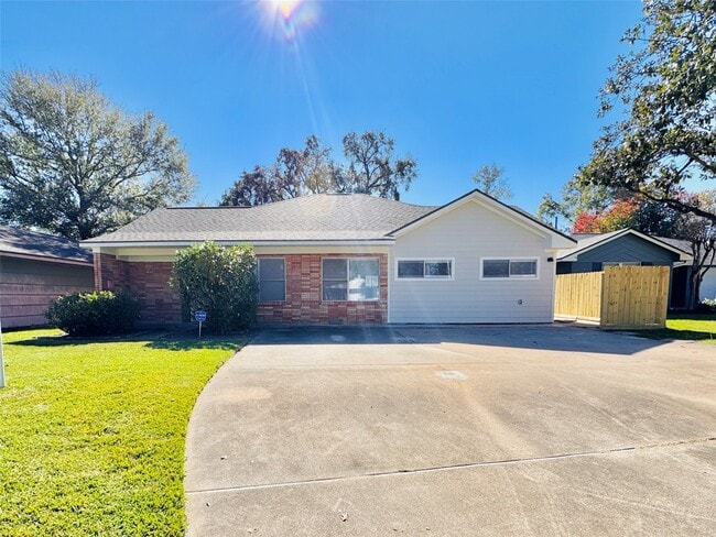 property at 5115 Hialeah Dr