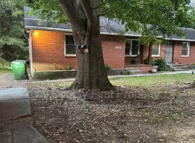 833 Commodore Dr NW in Atlanta, GA - Building Photo