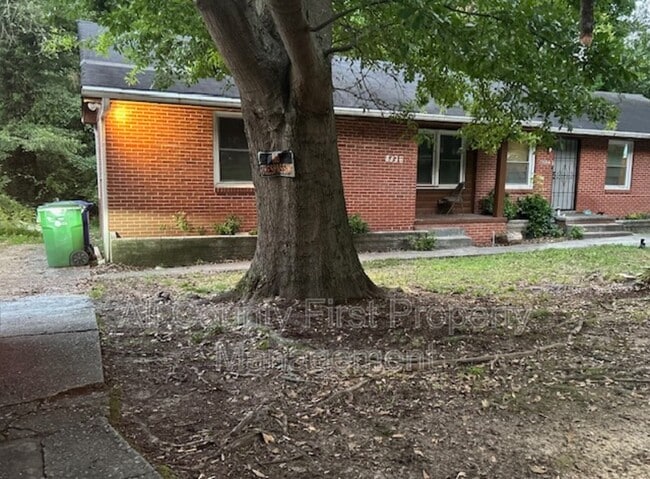 property at 833 Commodore Dr NW