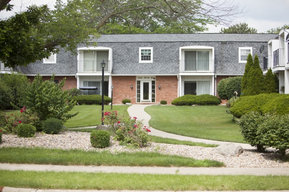 Old Orchard Trace Apartments in Peoria, IL - Foto de edificio