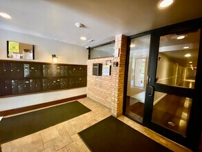 5810 Oakwood Dr in Lisle, IL - Building Photo - Building Photo