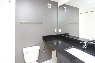 St. Regis House Apartments in Detroit, MI - Foto de edificio - Interior Photo