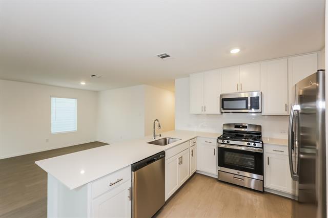 2741 Ctr Crk Ln in Fort Worth, TX - Foto de edificio - Building Photo