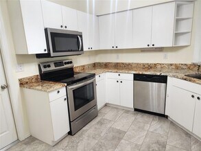 6330 Green Oaks Cir, Unit 6330 in Bradenton, FL - Foto de edificio - Building Photo