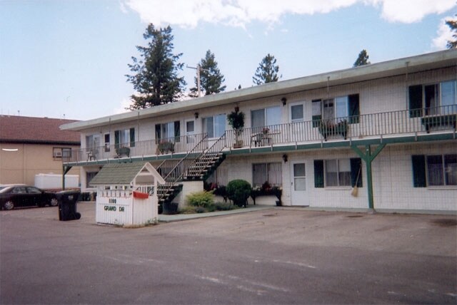 1100 Grand Dr in Bigfork, MT - Building Photo