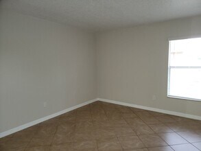 933 W Oak Ridge Rd in Orlando, FL - Foto de edificio - Building Photo