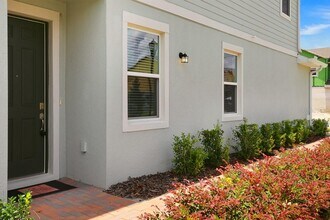 5751 Skytop Dr in Lithia, FL - Building Photo - Building Photo