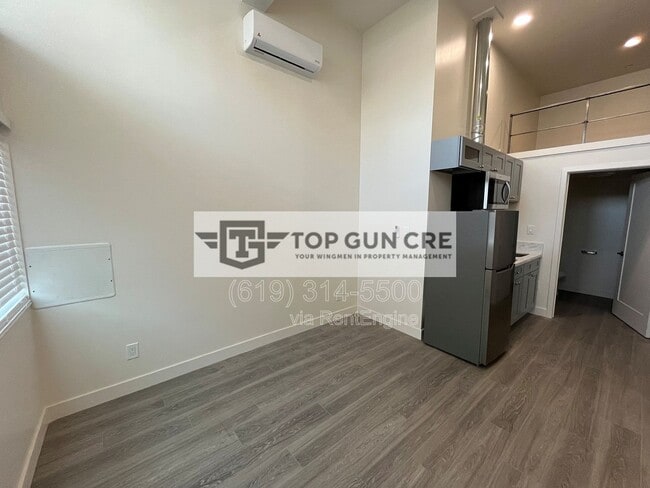 138 W San Ysidro Blvd in San Diego, CA - Building Photo - Building Photo