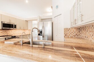 590 6th St NE in Naples, FL - Building Photo - Building Photo