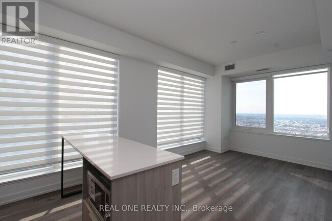 395 Square One Dr in Mississauga, ON - Building Photo - Building Photo