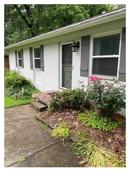 property at 322 Crestview Cir