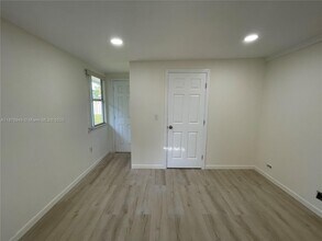 1107 NE 8th St in Hallandale Beach, FL - Building Photo - Building Photo