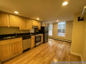 232 Cambridge St in Boston, MA - Foto de edificio - Building Photo