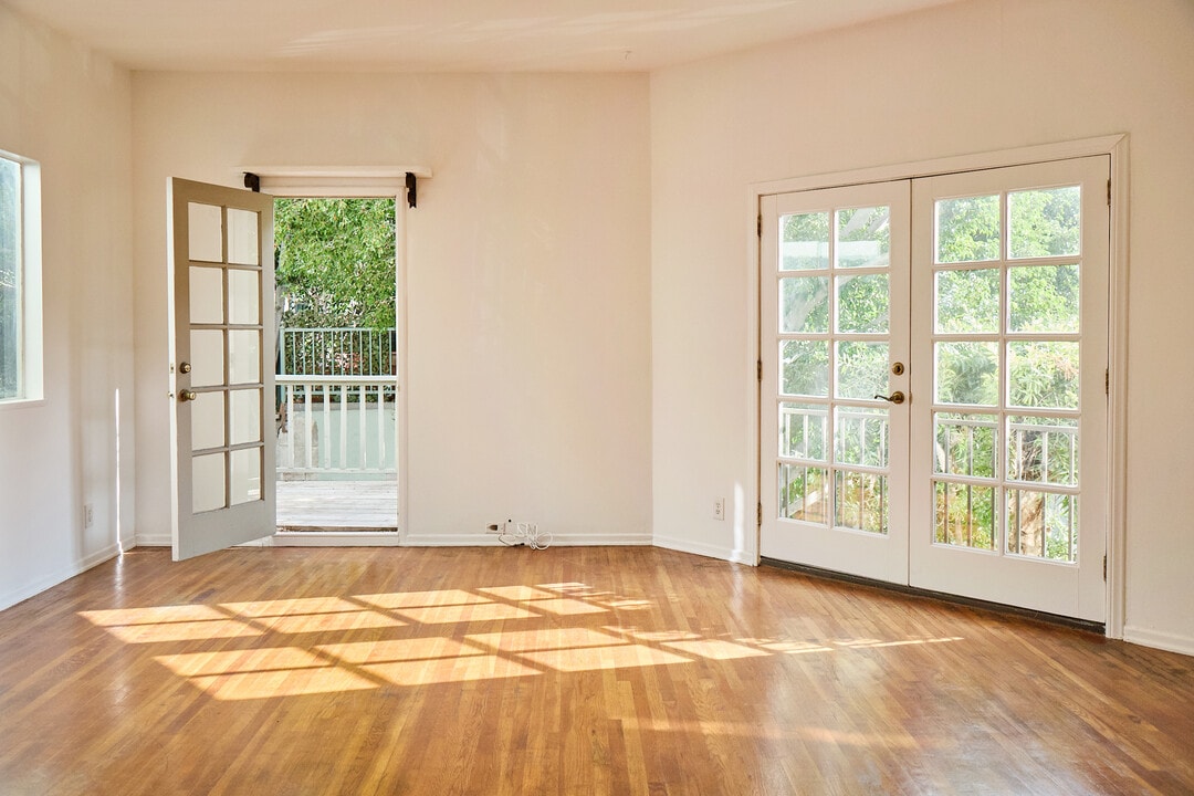 6148 Glen Holly St, Unit 6148 in Los Angeles, CA - Building Photo