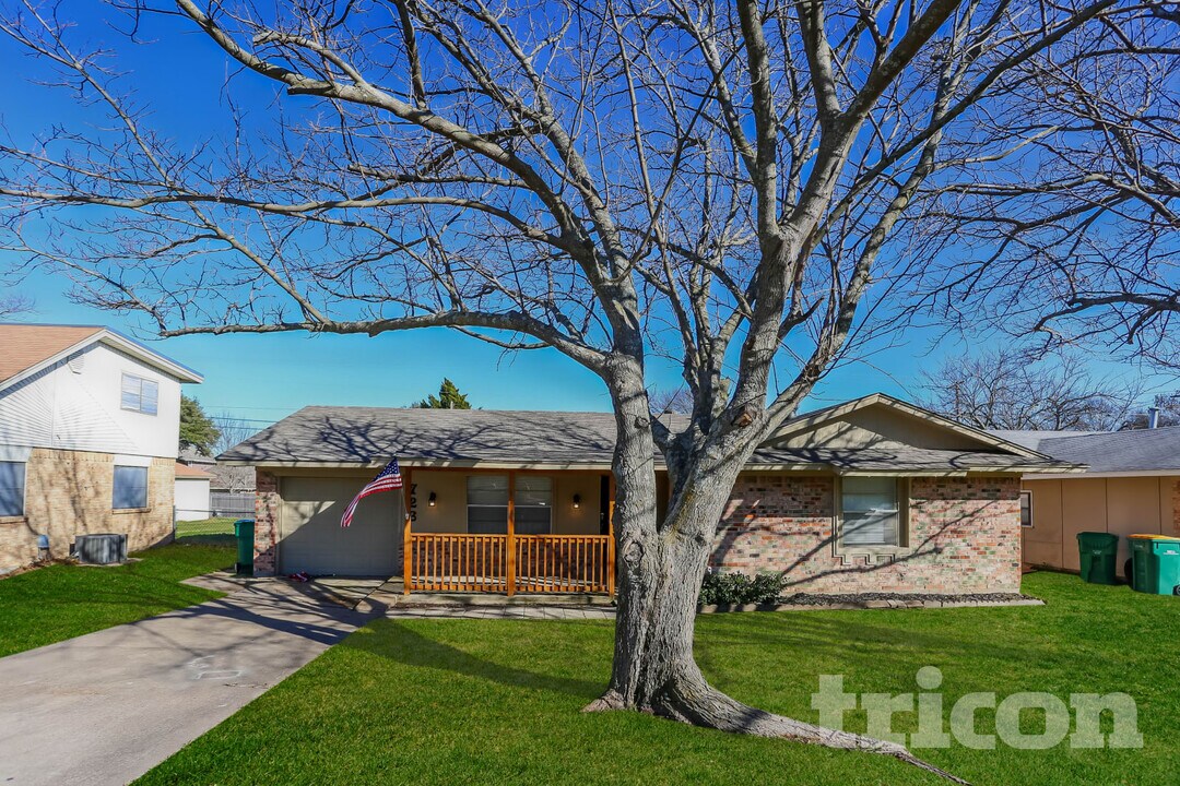 726 Cindy Dr in Cedar Hill, TX - Building Photo