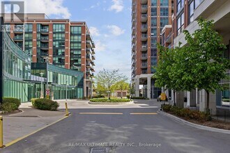 525 Wilson Ave in Toronto, ON - Building Photo - Building Photo