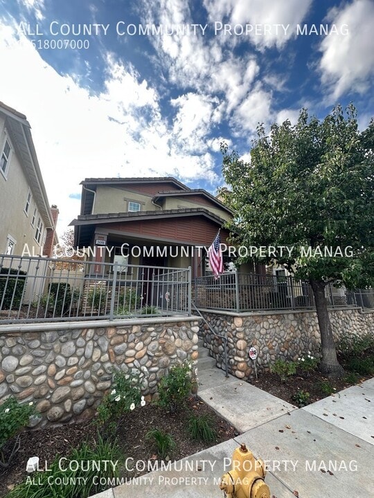 18066 Lemon Dr in Yorba Linda, CA - Building Photo