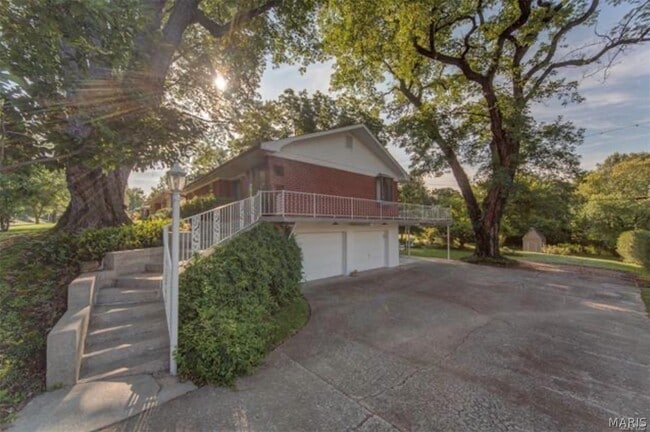 18 Dorchester Dr in Belleville, IL - Building Photo - Building Photo