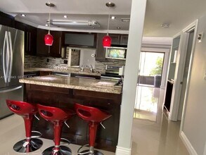 3282 N Pine Island Rd in Sunrise, FL - Building Photo - Building Photo