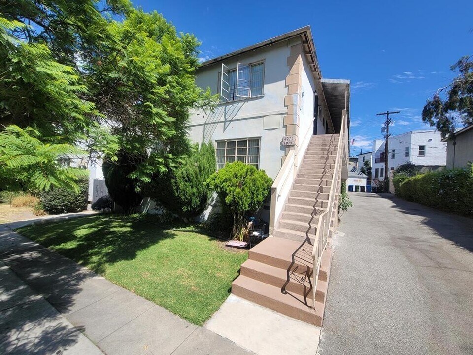 4971-4975 1/4 Franklin Ave in Los Angeles, CA - Building Photo