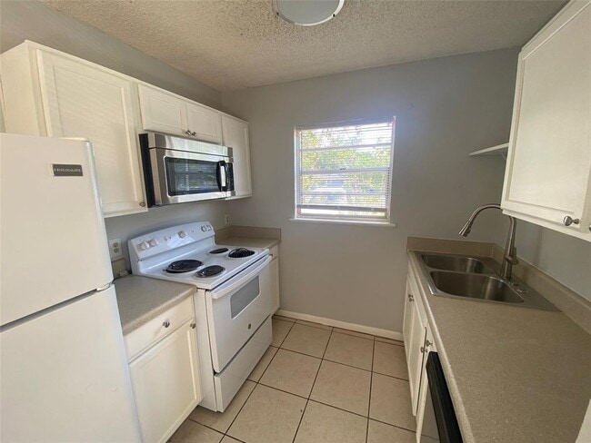 605 Hennessee St in Lakeland, FL - Building Photo - Building Photo