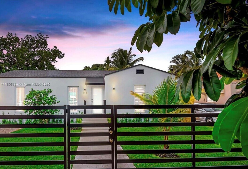 145 NW 40th St in Miami, FL - Building Photo