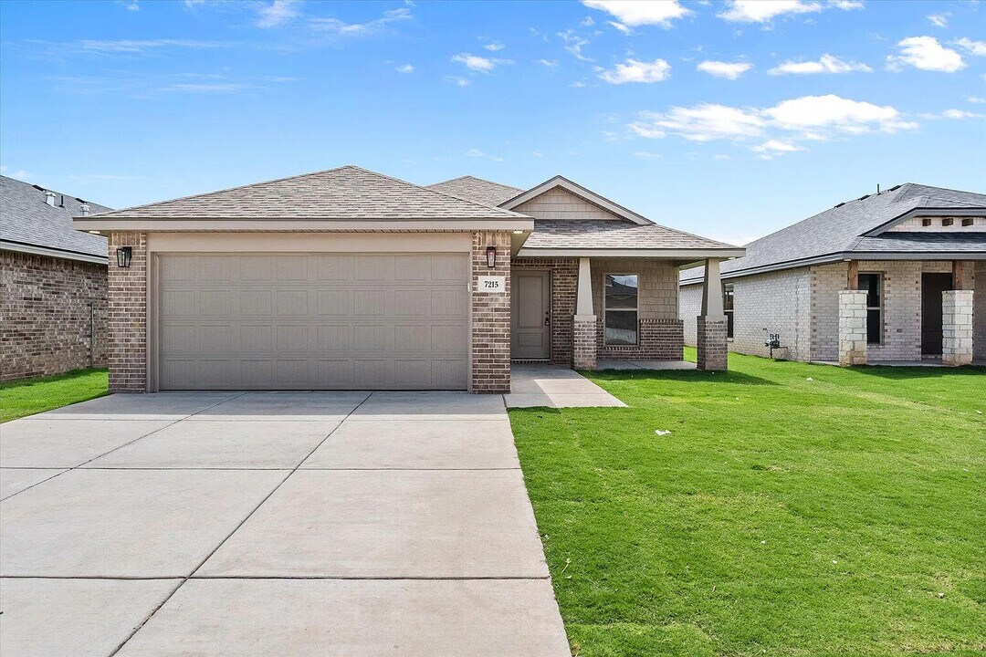 7215 8th St in Lubbock, TX - Building Photo