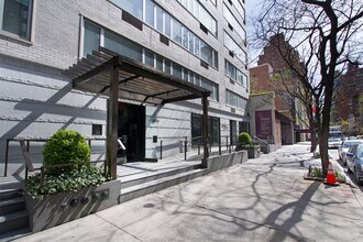 211 E 51st St in New York, NY - Building Photo - Building Photo