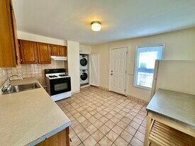 386 Centre St, Unit 1 in Boston, MA - Building Photo