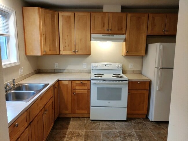 property at 1221 W Franklin St