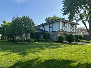 190 Bourne Ln in Bloomingdale, IL - Foto de edificio - Building Photo
