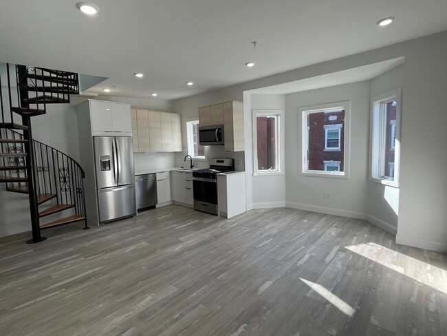 91 Orleans St, Unit #PH in Boston, MA - Foto de edificio - Building Photo