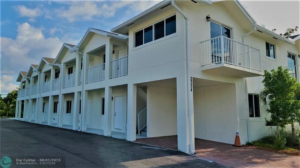 2324 Johnson St-Unit -4 in Hollywood, FL - Building Photo