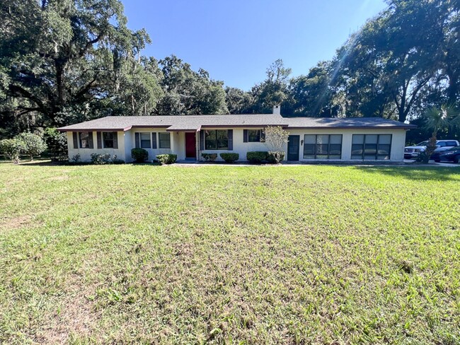 230 SW Wacahoota Rd in Micanopy, FL - Building Photo - Building Photo