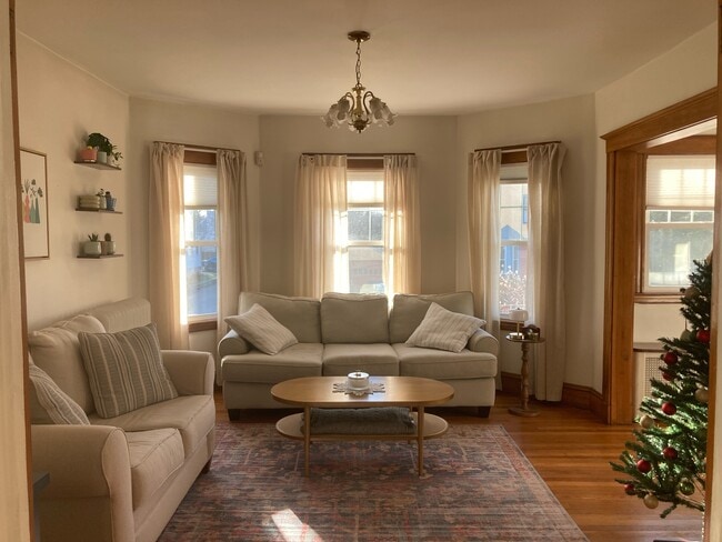 141 Willow St in Boston, MA - Building Photo - Building Photo