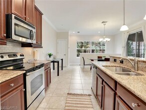 23430 Alamanda Dr in Bonita Springs, FL - Foto de edificio - Building Photo