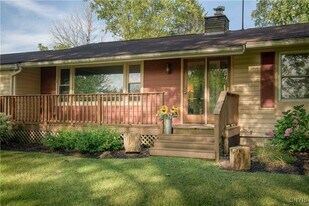 1919 W Lake Rd in Skaneateles, NY - Building Photo