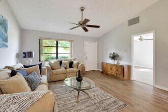 1521 SW Curry St in Port St. Lucie, FL - Building Photo - Building Photo