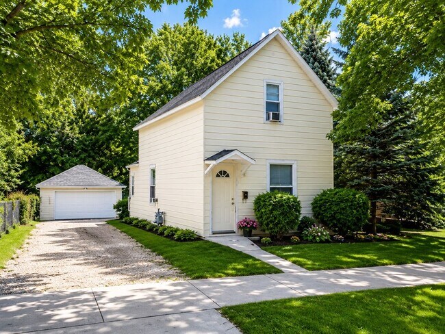 122 Edwards St