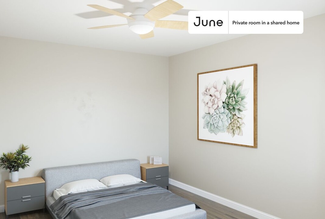 Private bedroom in 3 bed/1.5 bath Home in Chicago, IL - Building Photo