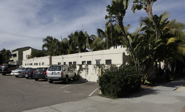 Las Casitas Apartments in San Diego, CA - Foto de edificio - Building Photo