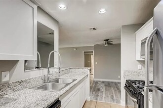 2200 S Fort Apache Rd, Unit 1135 in Las Vegas, NV - Foto de edificio - Building Photo