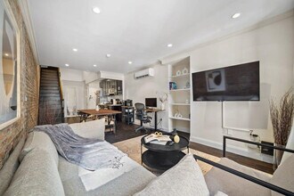323 E 78th St in New York, NY - Building Photo - Building Photo